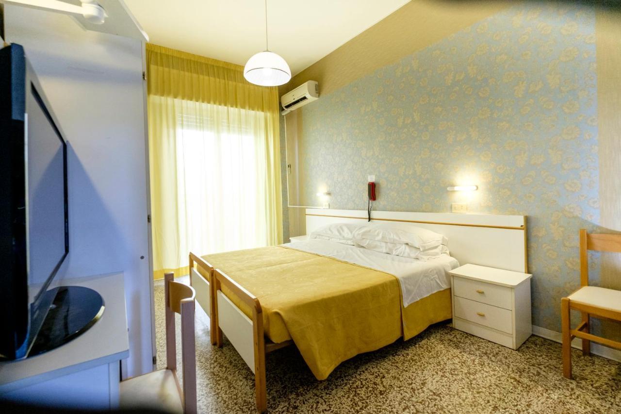 Hotel Giumer Rimini Zewnętrze zdjęcie